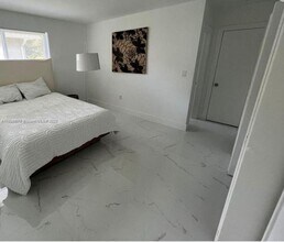 10621 SW 77th Ave in Miami, FL - Building Photo - Building Photo