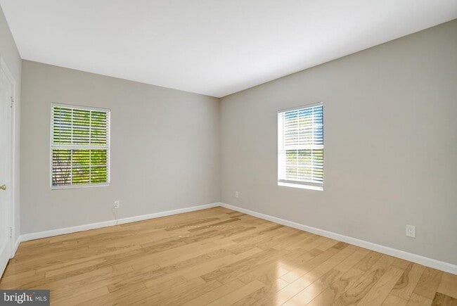 property at 1906 N Rhodes St