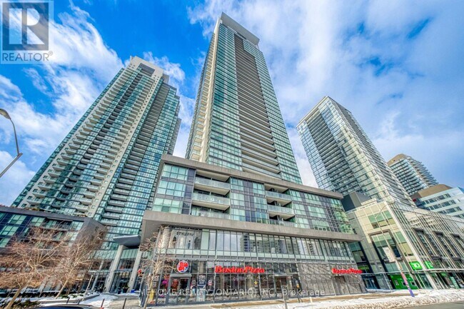 5168 Yonge St in Toronto, ON - Building Photo - Building Photo