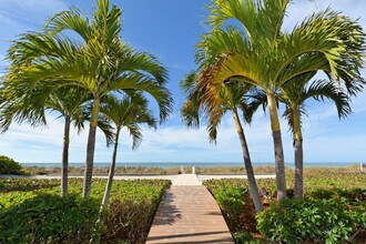 7310 Gulf Dr in Holmes Beach, FL - Building Photo - Building Photo