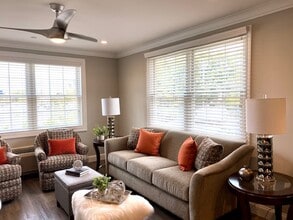 Fairfield Fieldstone At Farmingdale in Farmingdale, NY - Foto de edificio - Building Photo