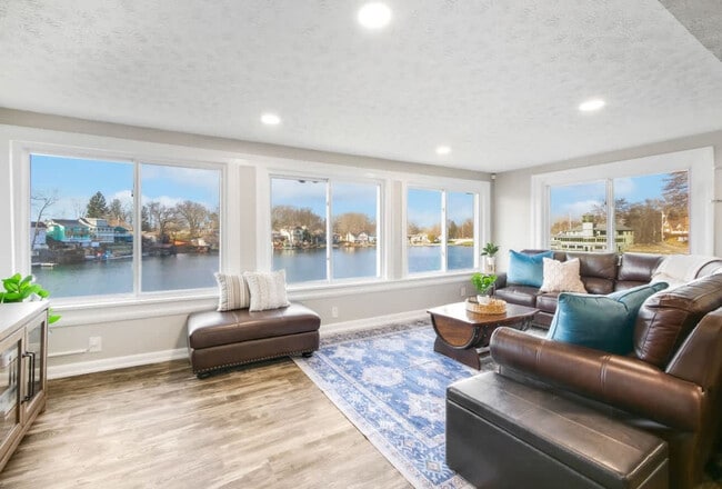 property at 3576 Portage Point Blvd