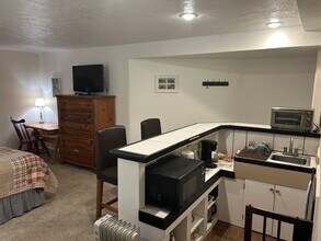 10933 W 67th Pl, Unit Cozy Basement Suite in Arvada, CO - Building Photo - Building Photo