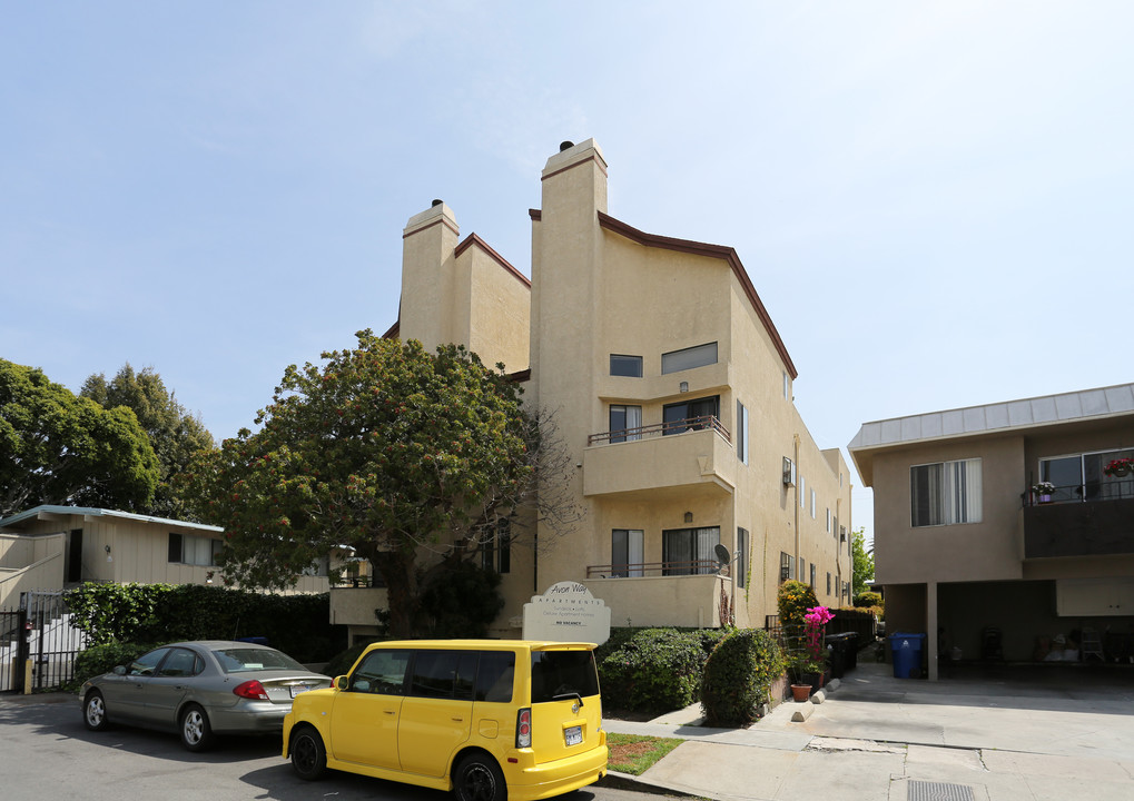 Avon Way Apartments in Los Angeles, CA - Building Photo