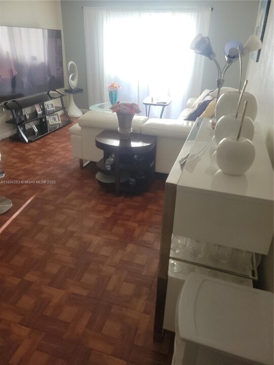 17901 NW 68th Ave in Hialeah, FL - Building Photo