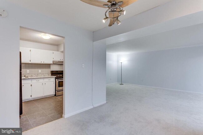 26 Canterbury Square in Alexandria, VA - Building Photo - Building Photo