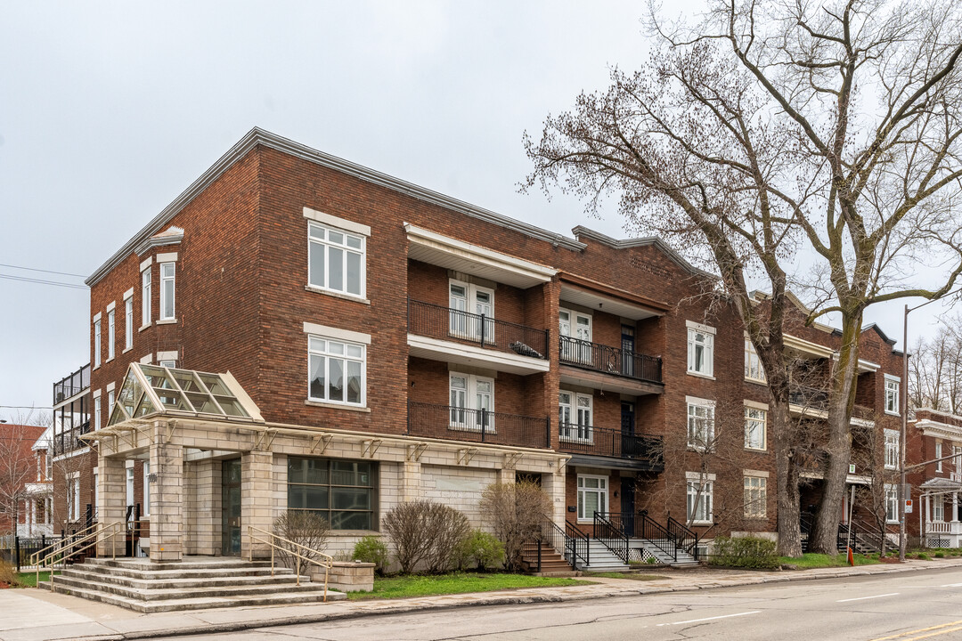 696 René-Lévesque Boul O in Québec, QC - Building Photo