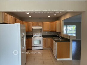 14036 102nd Ave N in Largo, FL - Foto de edificio - Building Photo