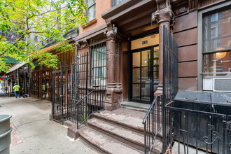 363 W 51st St in New York, NY - Building Photo - Building Photo