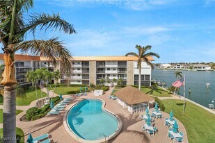 2900 Gulf Shore Blvd N in Naples, FL - Building Photo