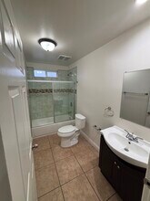 206 W 105th St in Los Angeles, CA - Foto de edificio - Building Photo