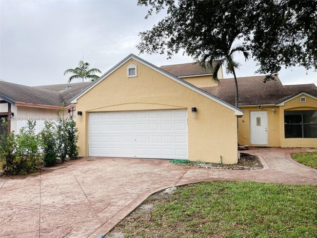 7941 NW 50th St in Lauderhill, FL - Building Photo - Building Photo