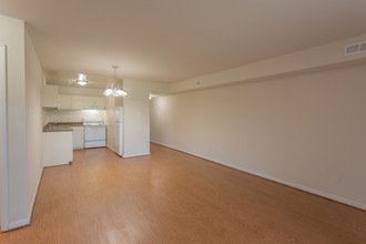 Sea Pines in Virginia Beach, VA - Foto de edificio - Interior Photo