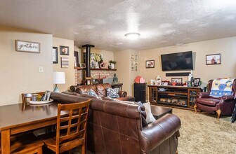 472 E Center St, Unit PG Apartment in Pleasant Grove, UT - Foto de edificio - Building Photo