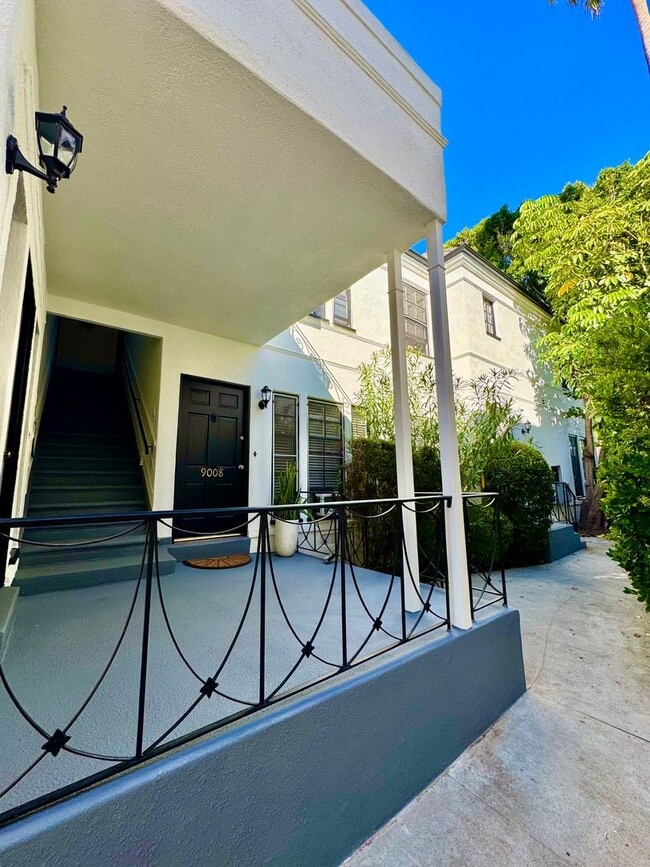 9010 Burton Way in Beverly Hills, CA - Building Photo - Building Photo