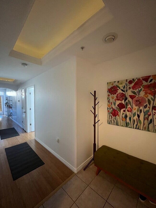 1747 N Pearl St, Unit 202 in Denver, CO - Building Photo - Building Photo