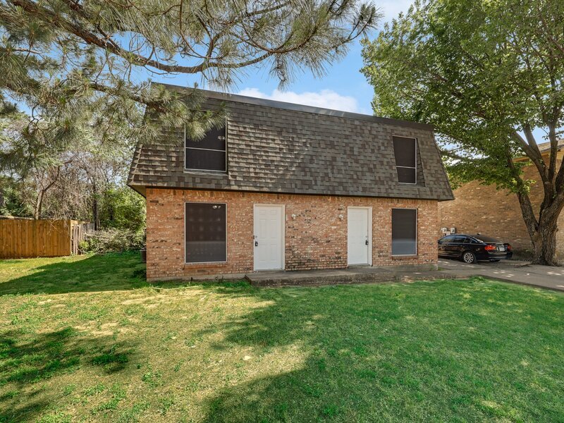 1908 Nolen Ct in Arlington, TX - Foto de edificio