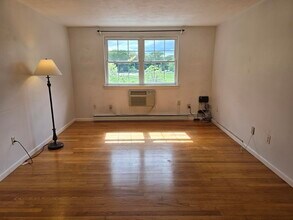 5 Colonial Village Dr in Arlington, MA - Building Photo - Building Photo