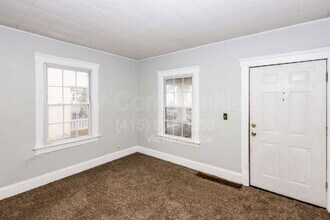 9903 Sladden Ave in Garfield Heights, OH - Foto de edificio - Building Photo