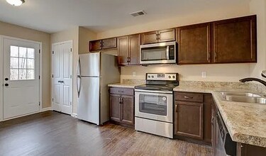 246 Fairview Ln in Clarksville, TN - Building Photo - Building Photo