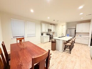 1204 Flint Knapper Dr in Georgetown, TX - Building Photo - Building Photo