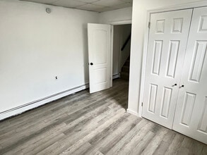 10 E Carroll St in St. Clair, PA - Building Photo - Building Photo