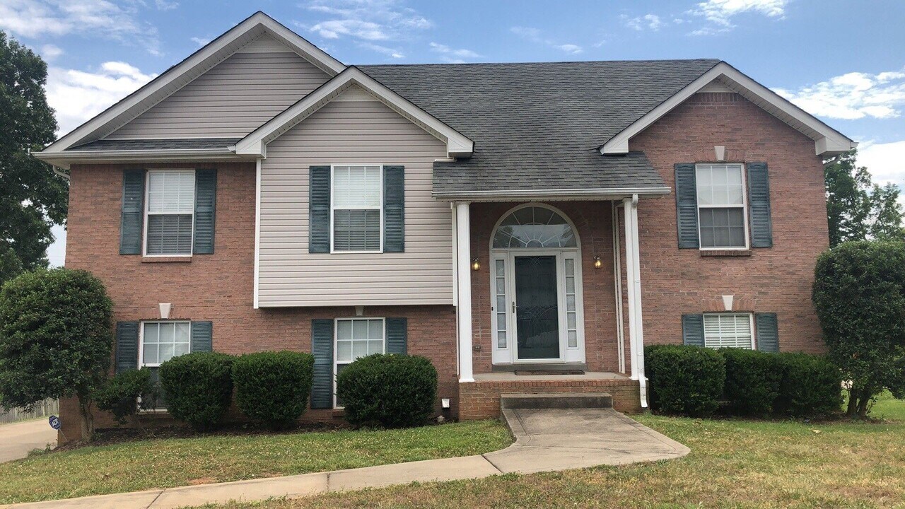 3102 Holly Point in Clarksville, TN - Building Photo