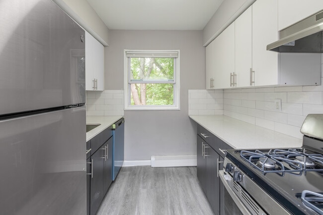 Rock Springs Apartments in Morrisville, PA - Building Photo - Interior Photo