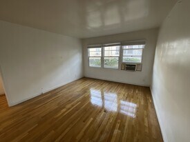 2475 Silver Lake Blvd in Los Angeles, CA - Building Photo