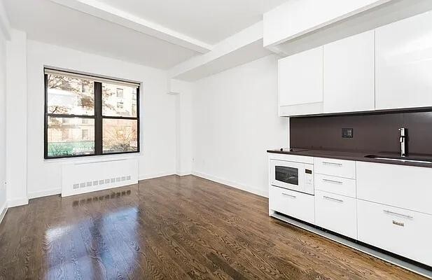 property at 212 W 91st St