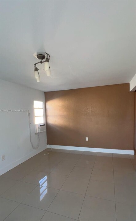 213 SW 11th St in Dania Beach, FL - Building Photo