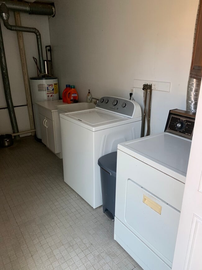 944 New Market St, Unit 1 in Philadelphia, PA - Foto de edificio - Building Photo