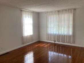 7737 15th Ave NW, Unit 7737 in Seattle, WA - Building Photo - Building Photo
