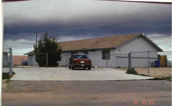 13652 Pauhaska Rd in Apple Valley, CA - Foto de edificio - Building Photo