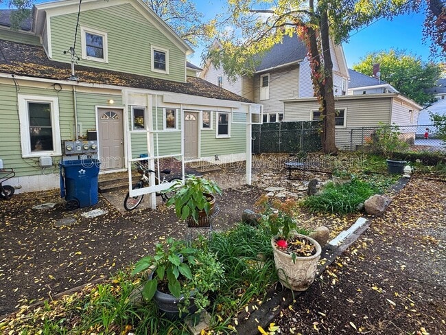 617 Fulton St E in Grand Rapids, MI - Building Photo - Building Photo