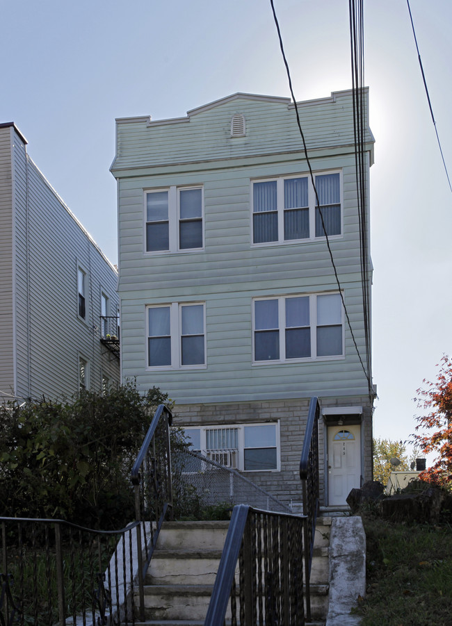 245 Duncan Ave in Jersey City, NJ - Foto de edificio - Building Photo