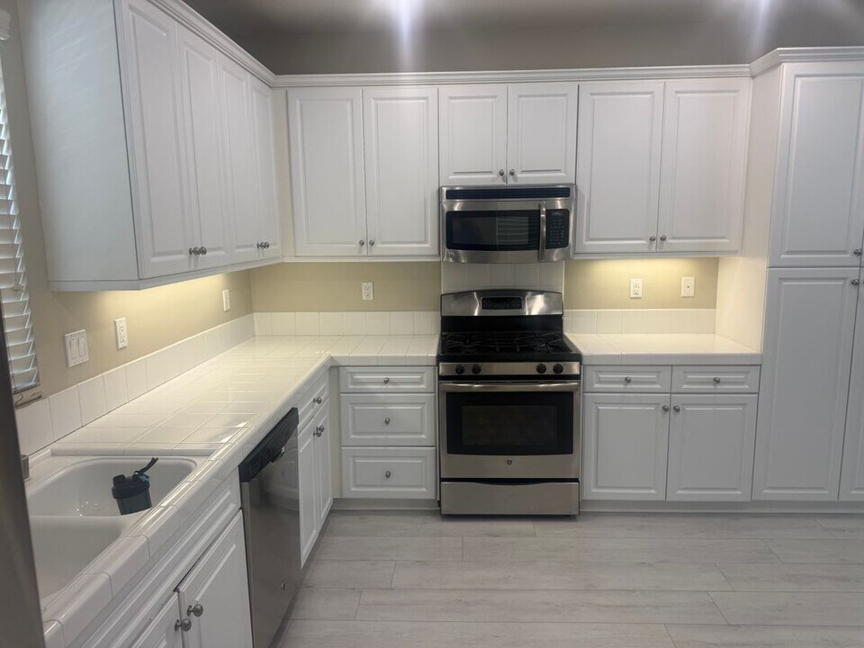 21730 Candela Dr in Santa Clarita, CA - Building Photo