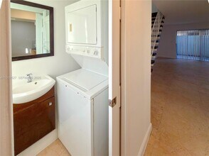 2448 SW 42nd Ave in Fort Lauderdale, FL - Building Photo - Building Photo