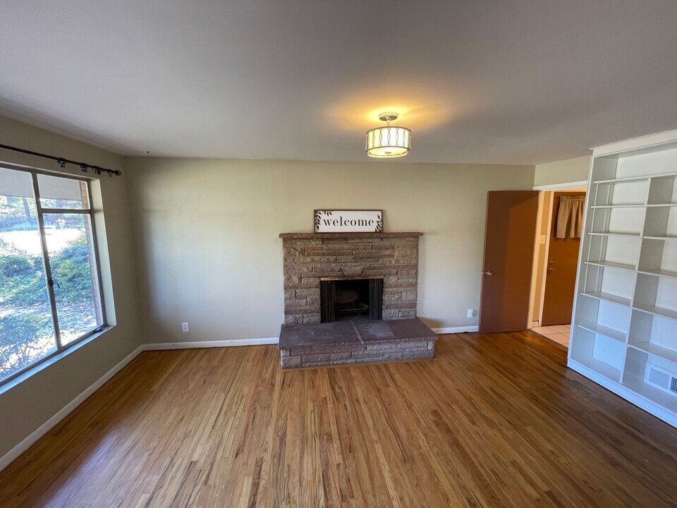 5468 E Edgewood Dr in Holladay, UT - Building Photo