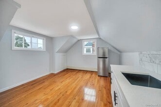 588 Cameron St in Elmont, NY - Building Photo - Building Photo