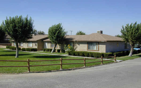 17450 Sequoia Ave in Hesperia, CA - Building Photo - Building Photo