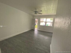 5300 NW 25th Ave-Unit -4 in Miami, FL - Building Photo - Building Photo