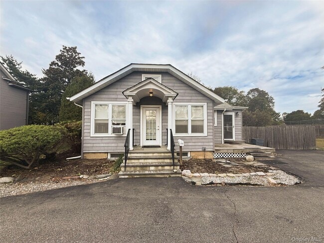 property at 17 Lakeland Ave