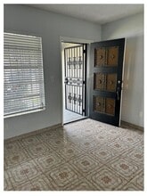 430 W 42nd St in Hialeah, FL - Building Photo - Building Photo