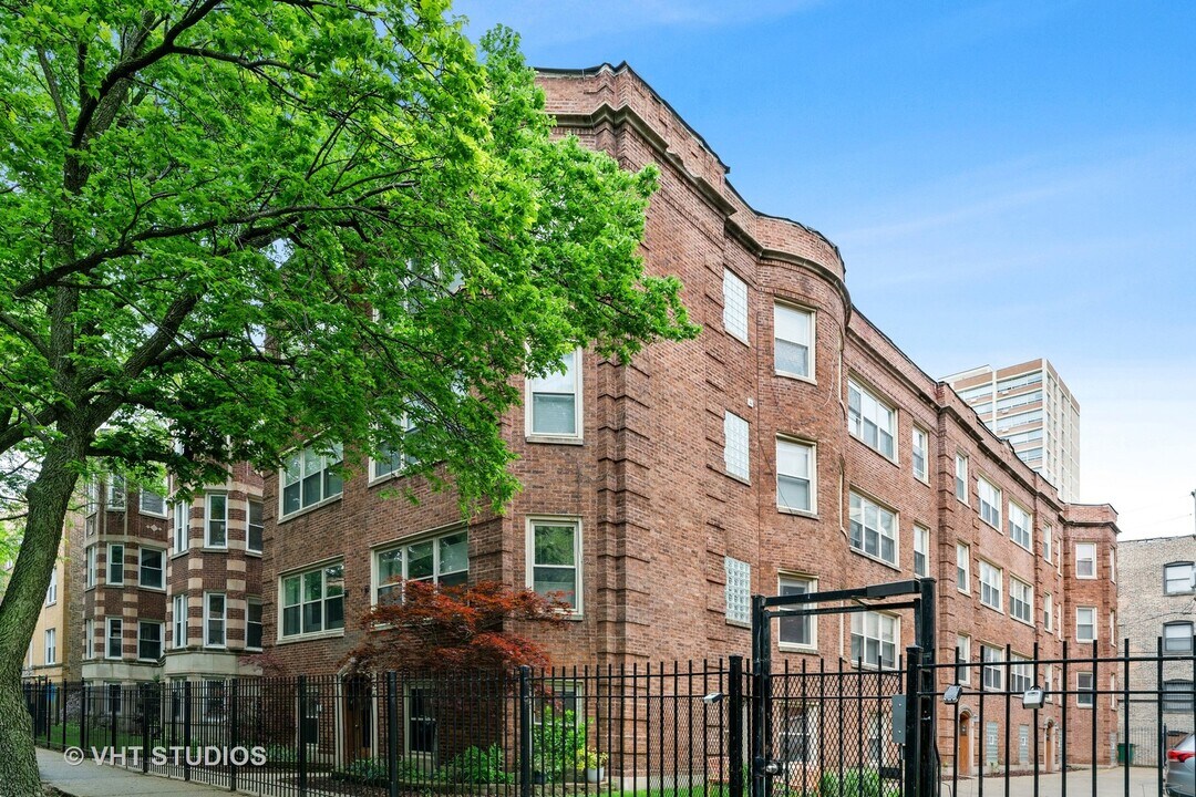 834 W Agatite Ave in Chicago, IL - Building Photo