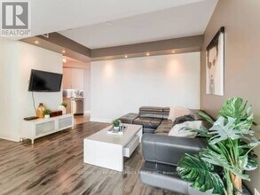 3939-3939 Duke of York Blvd in Mississauga, ON - Building Photo - Building Photo