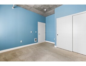 311 Oak St, Unit 732 in Oakland, CA - Foto de edificio - Building Photo