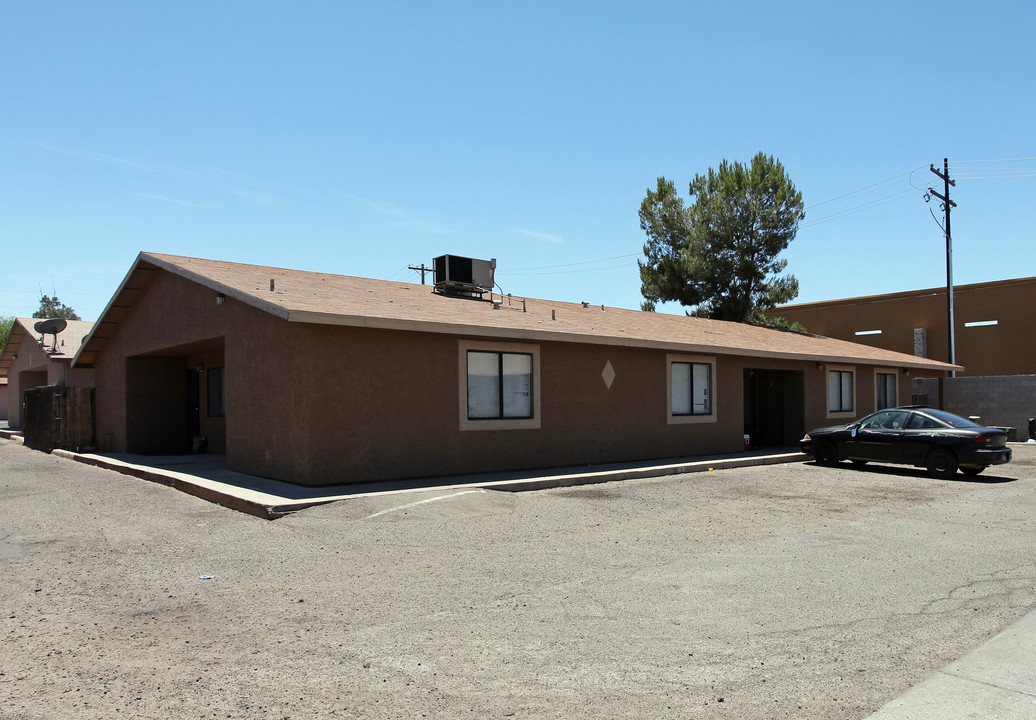 236 W Roger Rd in Tucson, AZ - Foto de edificio