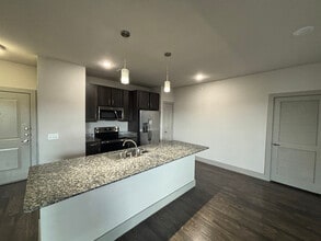 20400 Marketplace Ave in Kyle, TX - Foto de edificio - Building Photo