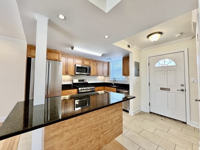 180 Thornton Rd in Brookline, MA - Building Photo - Building Photo